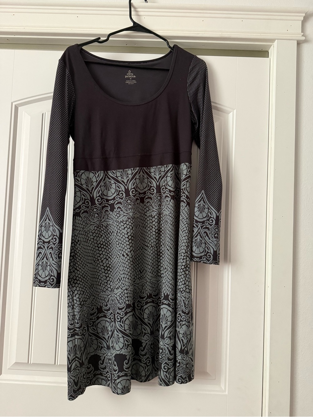Super cute!! Prana Brown/light green Long-Sleeve Printed Scoop Dress
